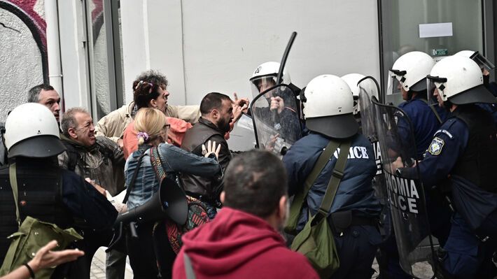 Καταγγελία του ΚΚΕ: Έριξαν χημικά ακόμα και σε παιδάκια Δημοτικού